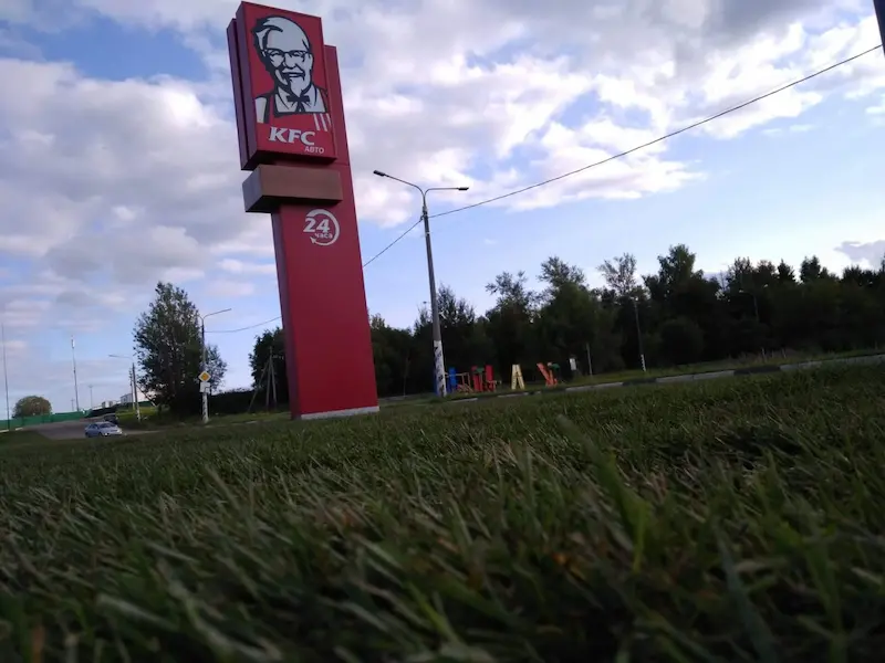 Здание KFC, г. Зеленоград укладка газона