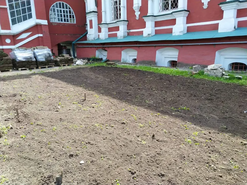 Новодевичий монастырь Горгазон земляные работы под газон